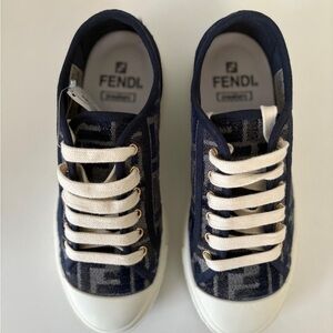 Fendi Kids Sneakers in Navy and White